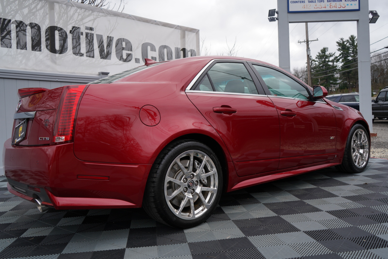Cadillac CTS-V 4dr Sdn 2009