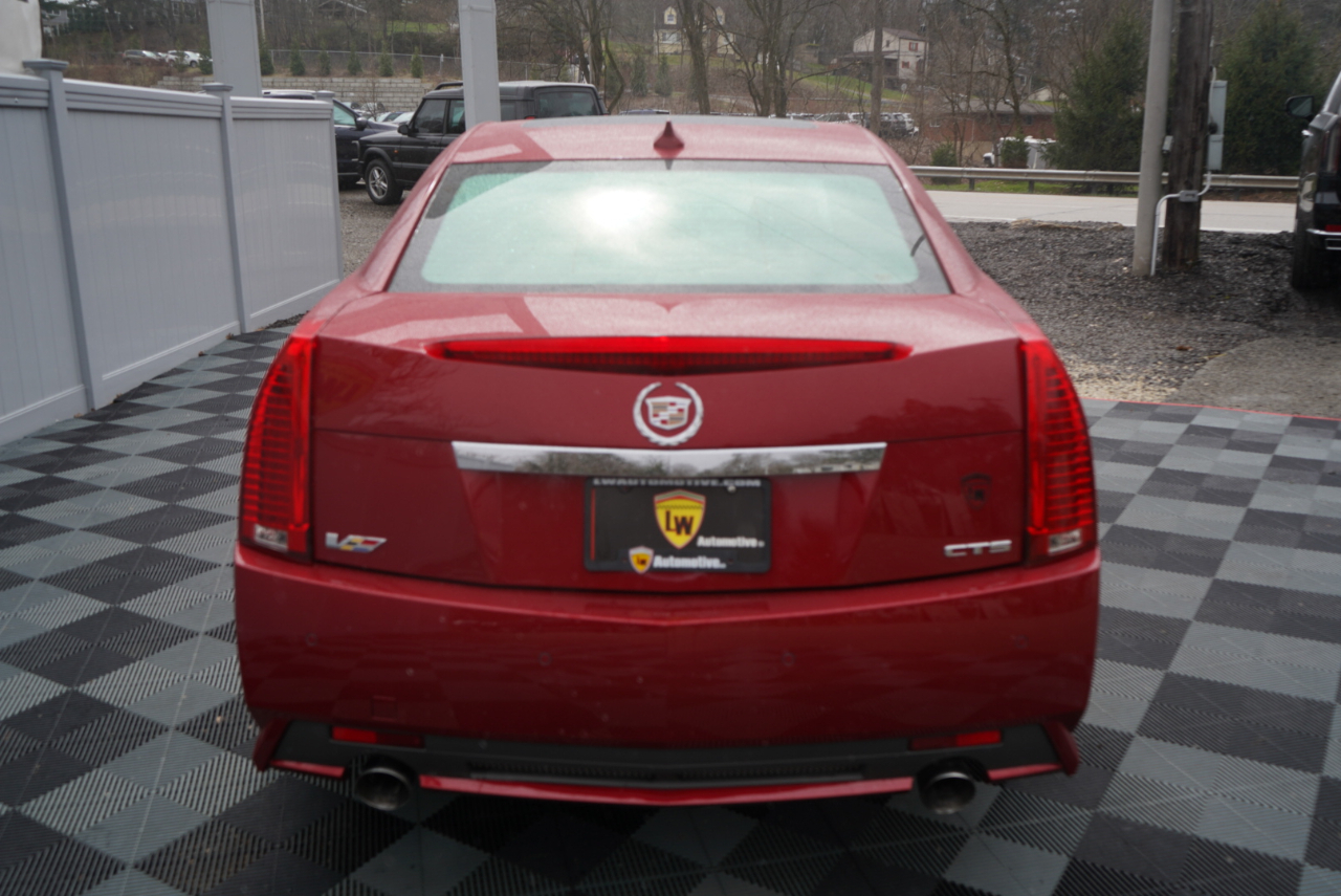 Cadillac CTS-V 4dr Sdn 2009