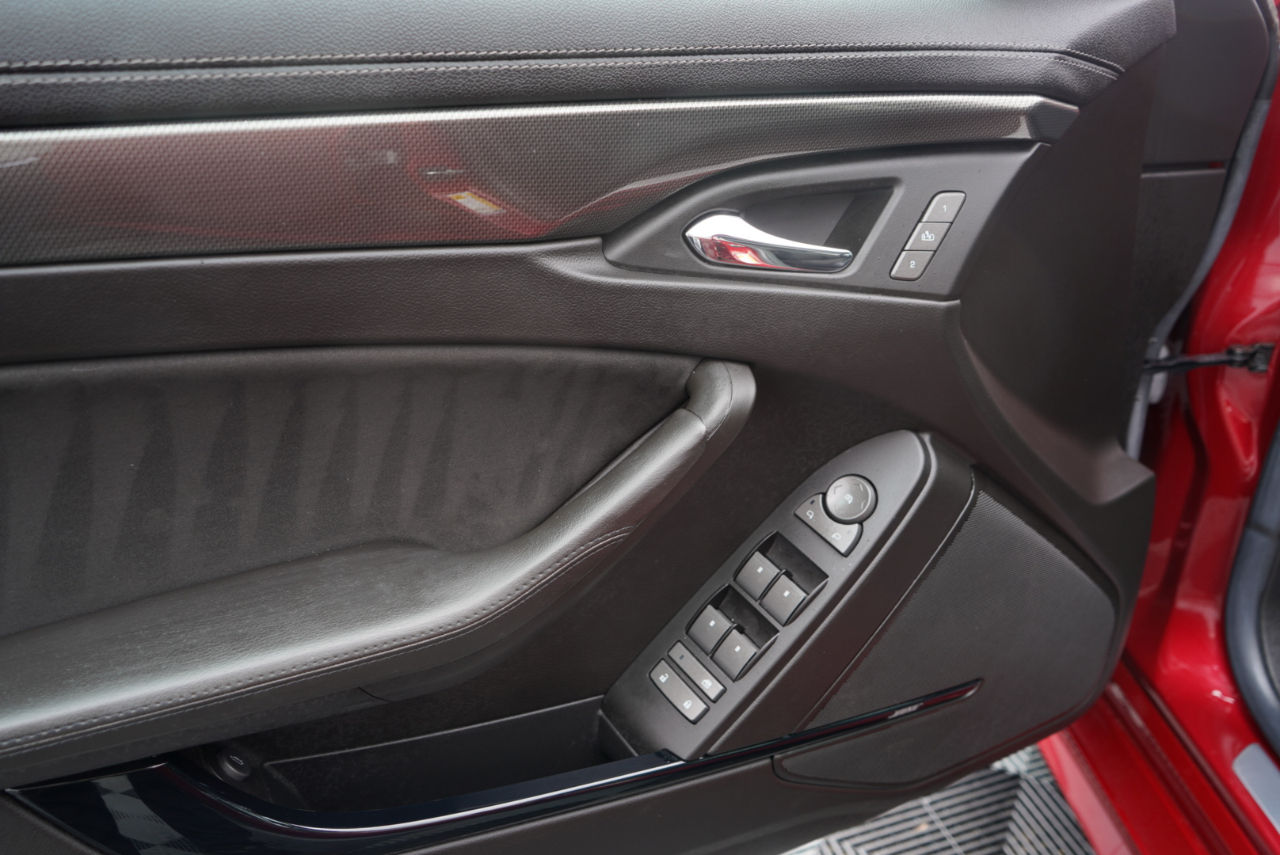 Cadillac CTS-V 4dr Sdn 2009