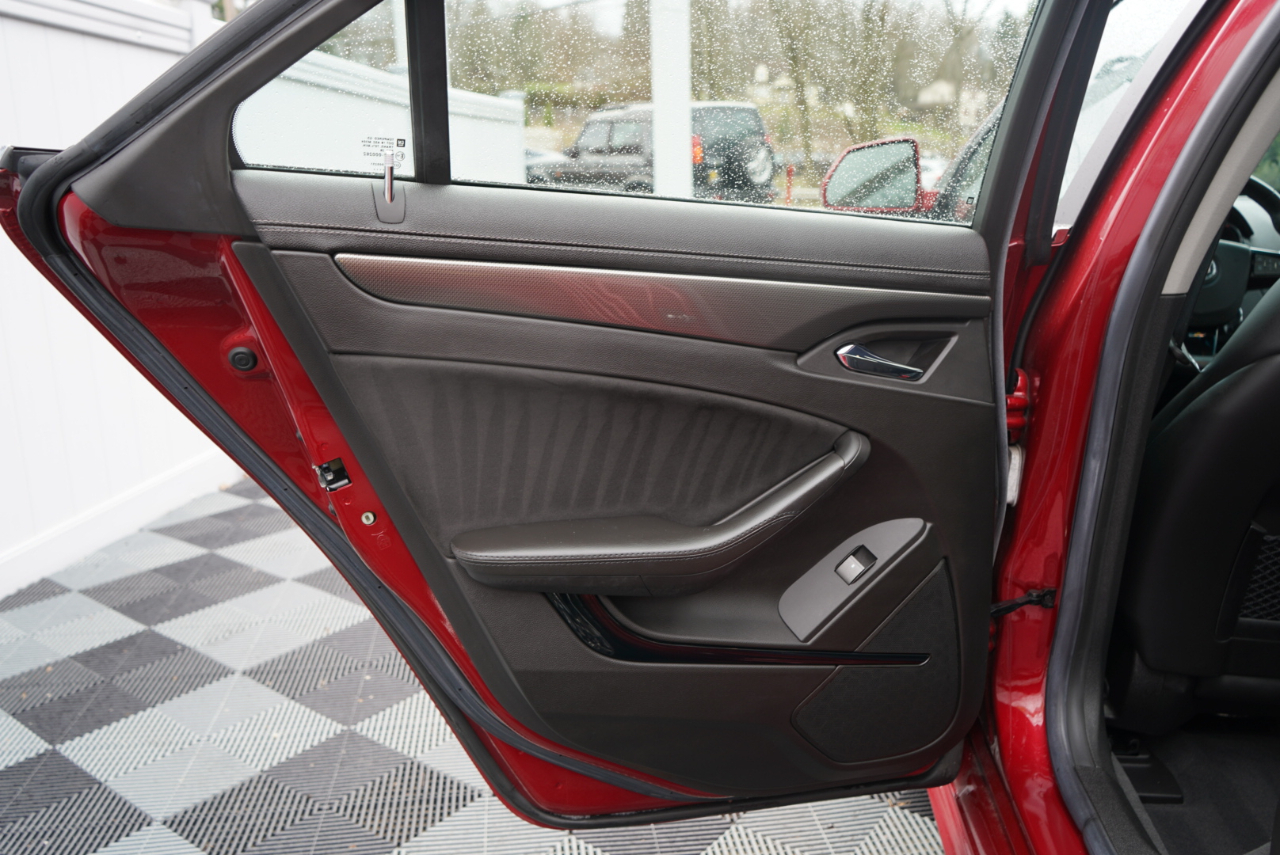 Cadillac CTS-V 4dr Sdn 2009