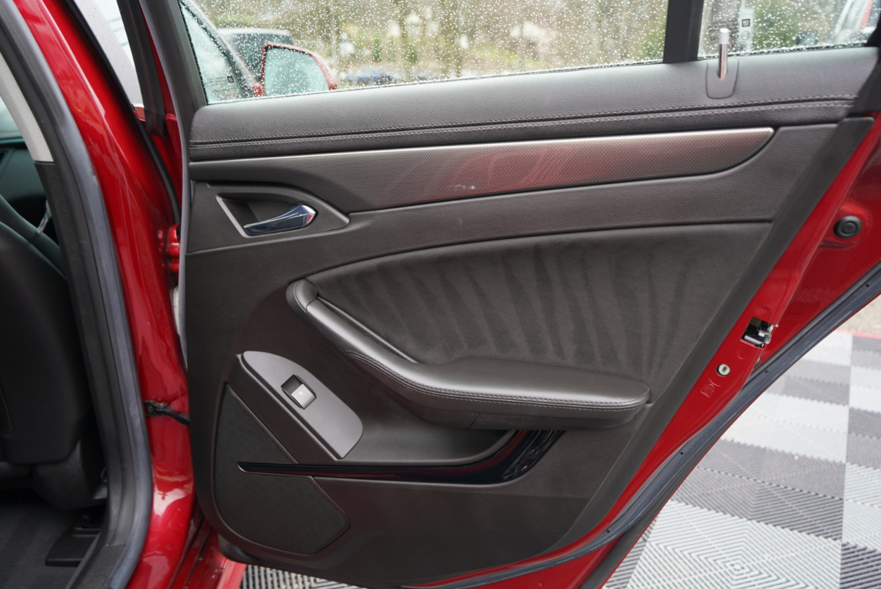 Cadillac CTS-V 4dr Sdn 2009