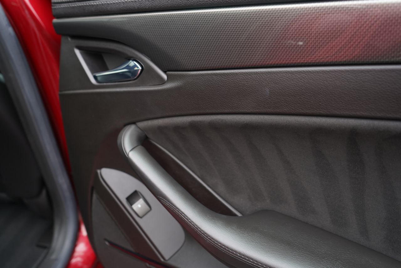 Cadillac CTS-V 4dr Sdn 2009