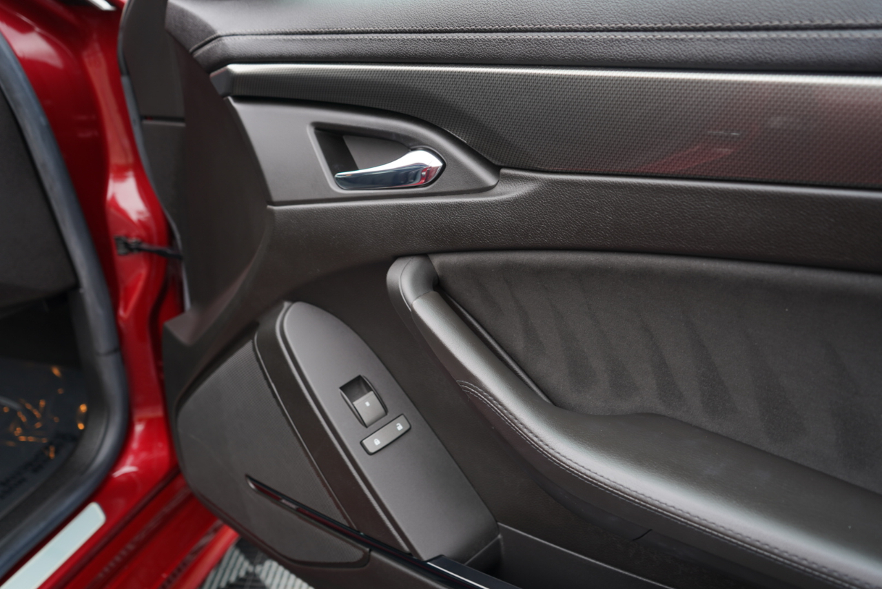 Cadillac CTS-V 4dr Sdn 2009