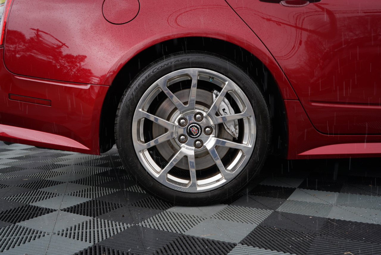 Cadillac CTS-V 4dr Sdn 2009