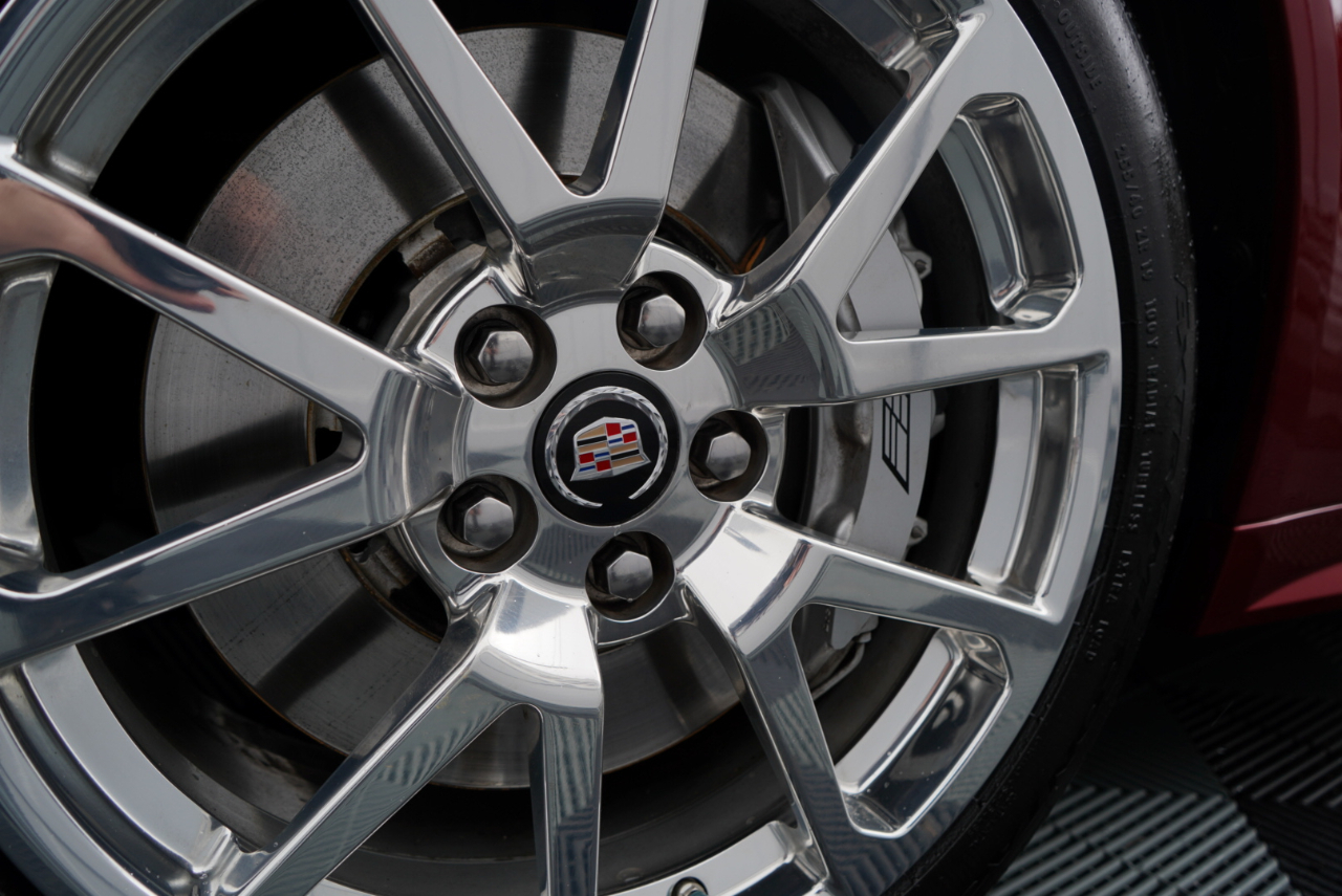 Cadillac CTS-V 4dr Sdn 2009