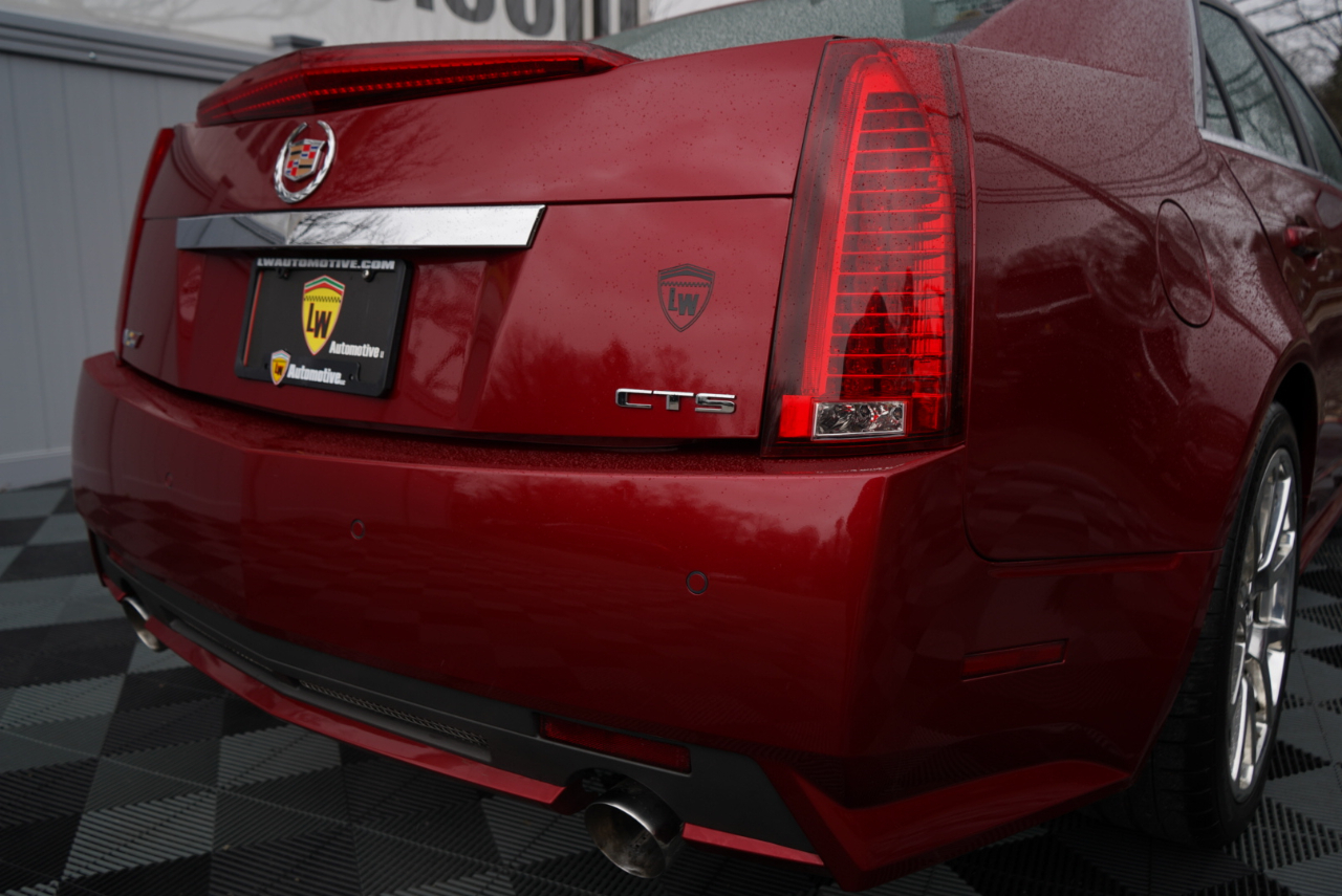 Cadillac CTS-V 4dr Sdn 2009