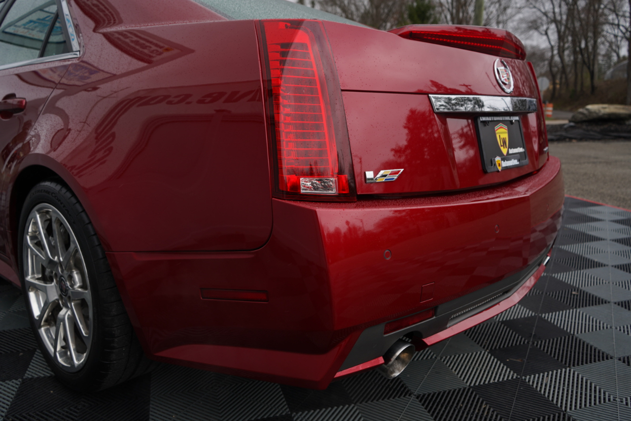 Cadillac CTS-V 4dr Sdn 2009