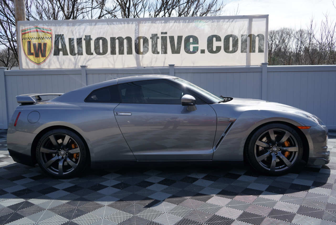 Nissan GT-R 2dr Cpe Premium 2010