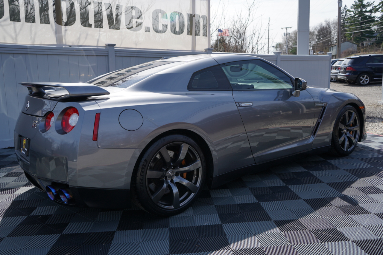 Nissan GT-R 2dr Cpe Premium 2010