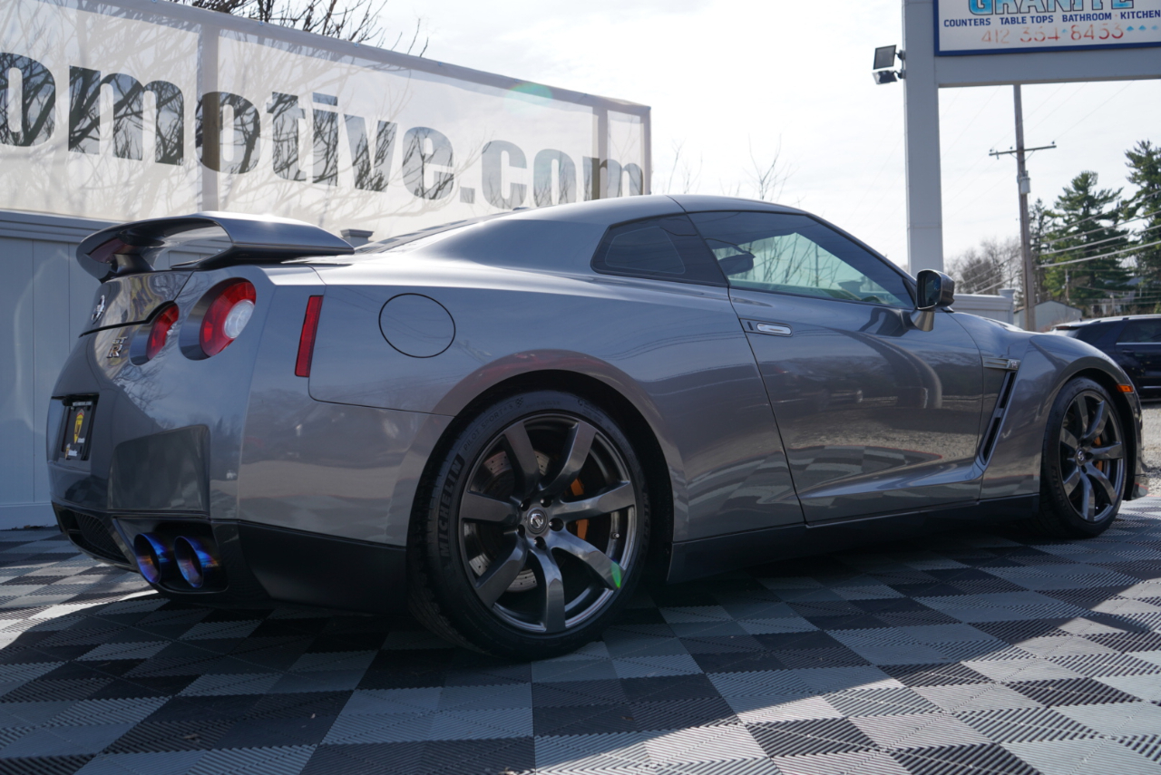Nissan GT-R 2dr Cpe Premium 2010