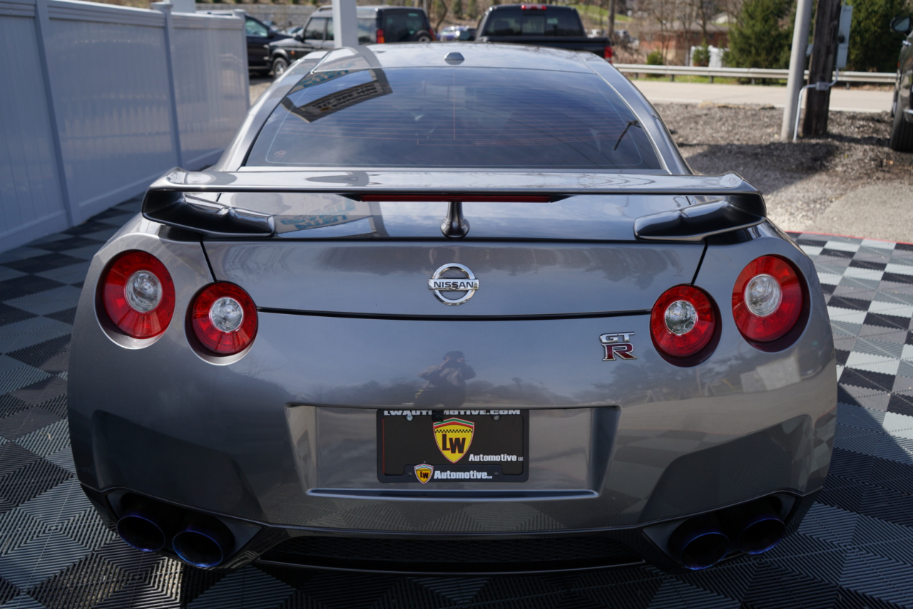 Nissan GT-R 2dr Cpe Premium 2010