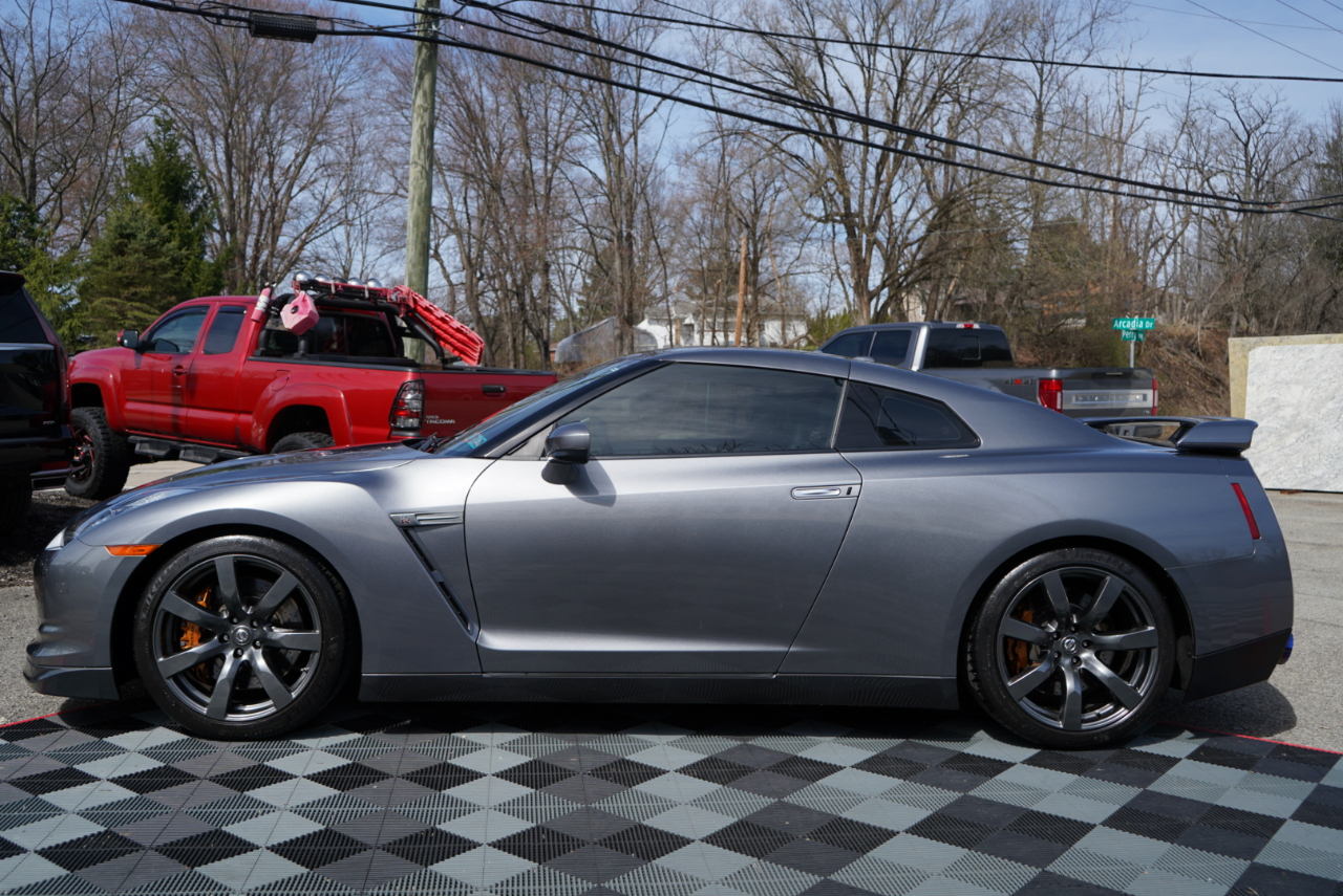 Nissan GT-R 2dr Cpe Premium 2010