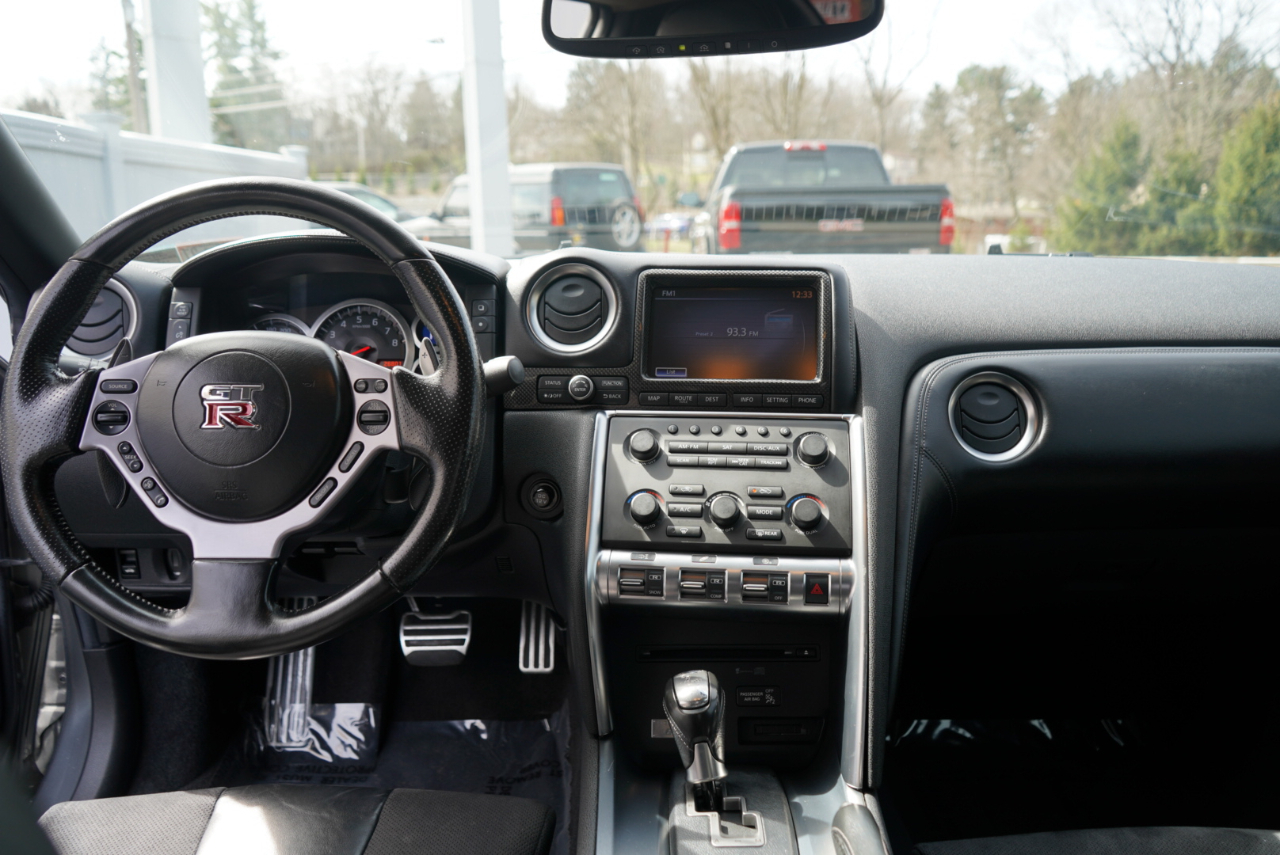 Nissan GT-R 2dr Cpe Premium 2010