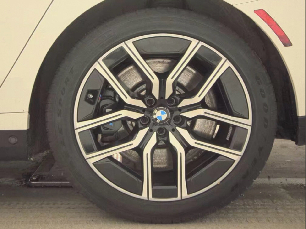 BMW 7 Series 760i xDrive Sedan 2023