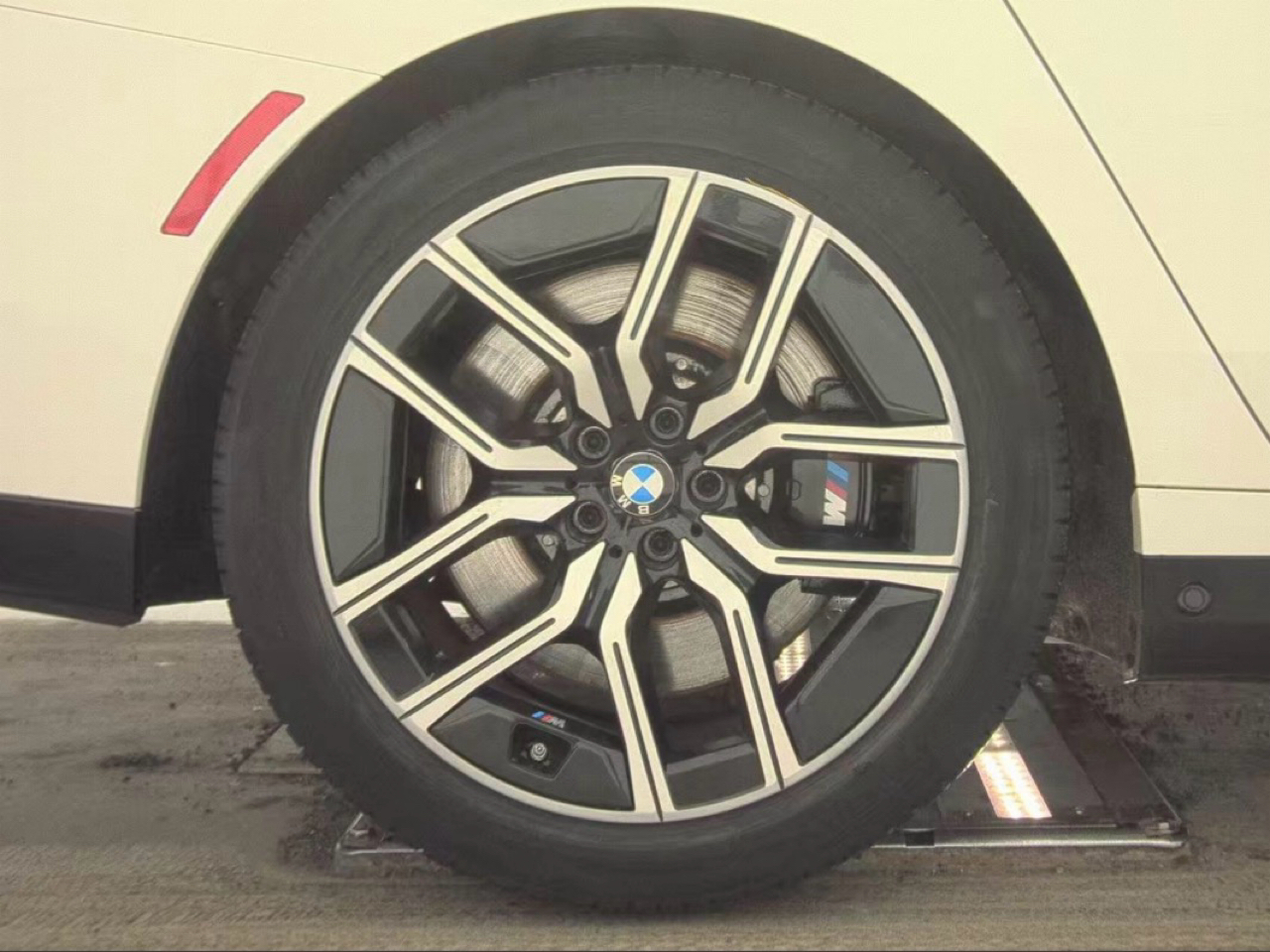 BMW 7 Series 760i xDrive Sedan 2023