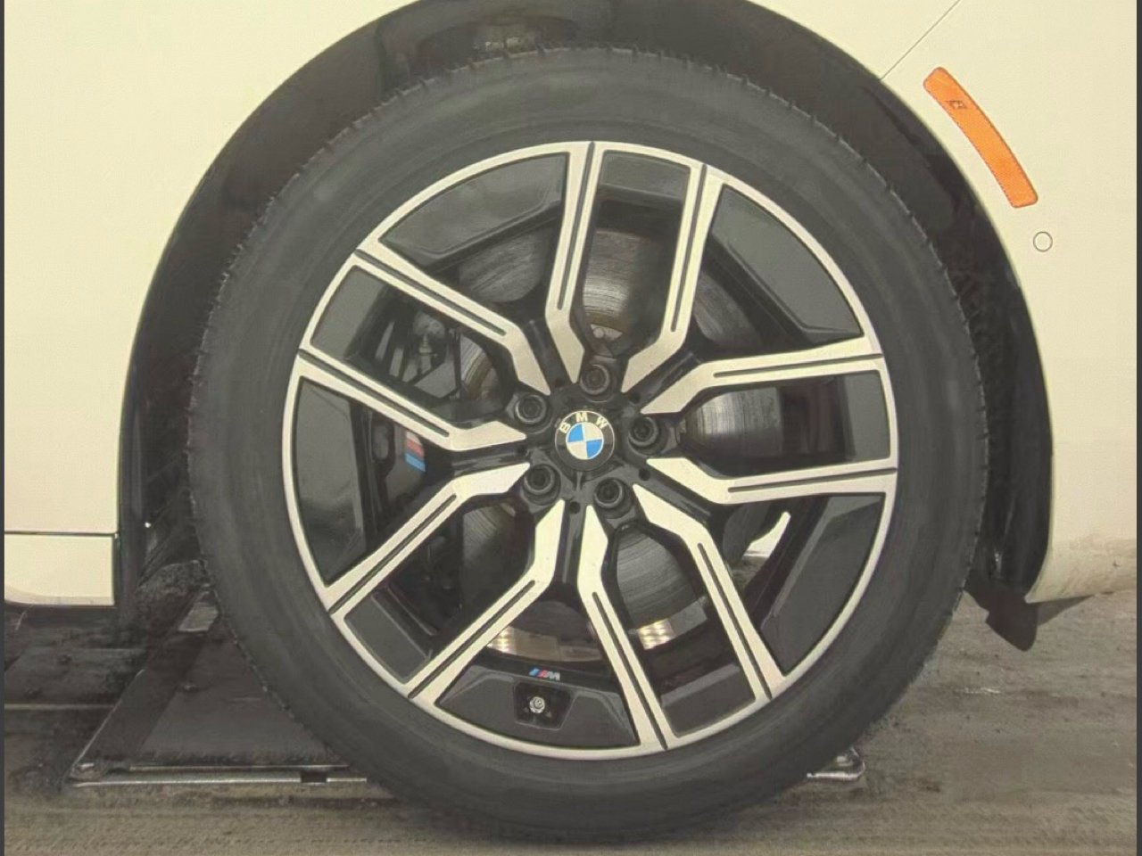 BMW 7 Series 760i xDrive Sedan 2023