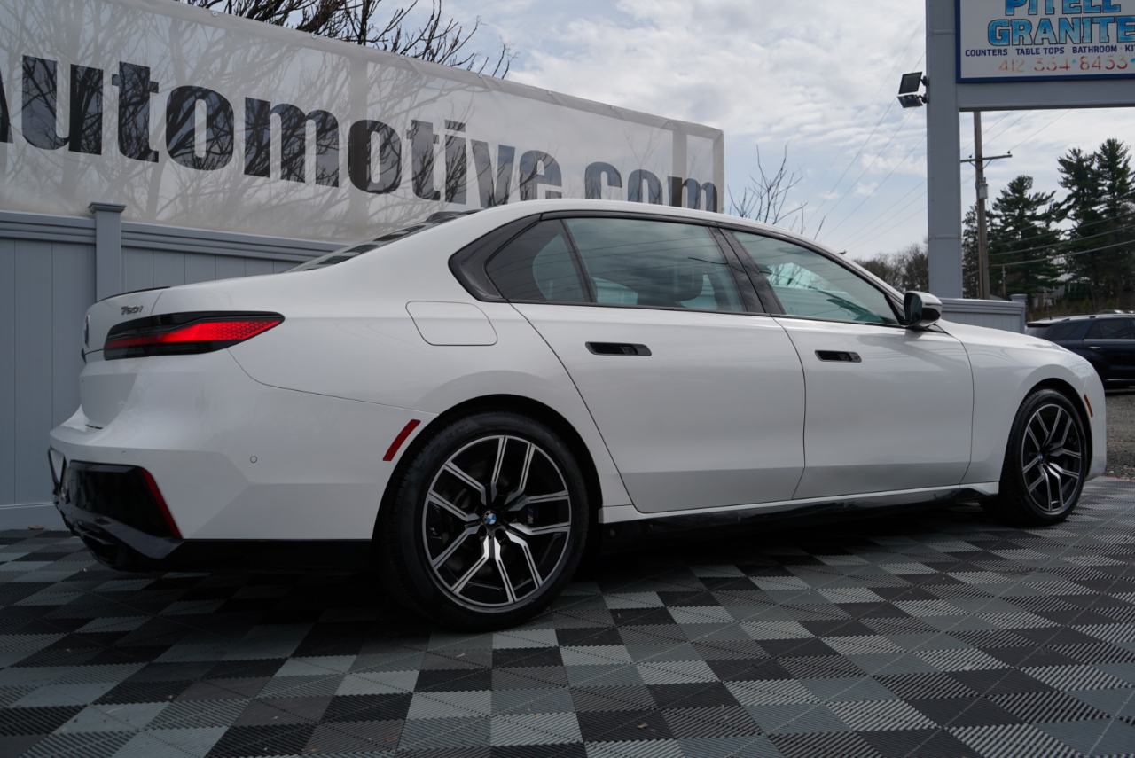 BMW 7 Series 760i xDrive Sedan 2023