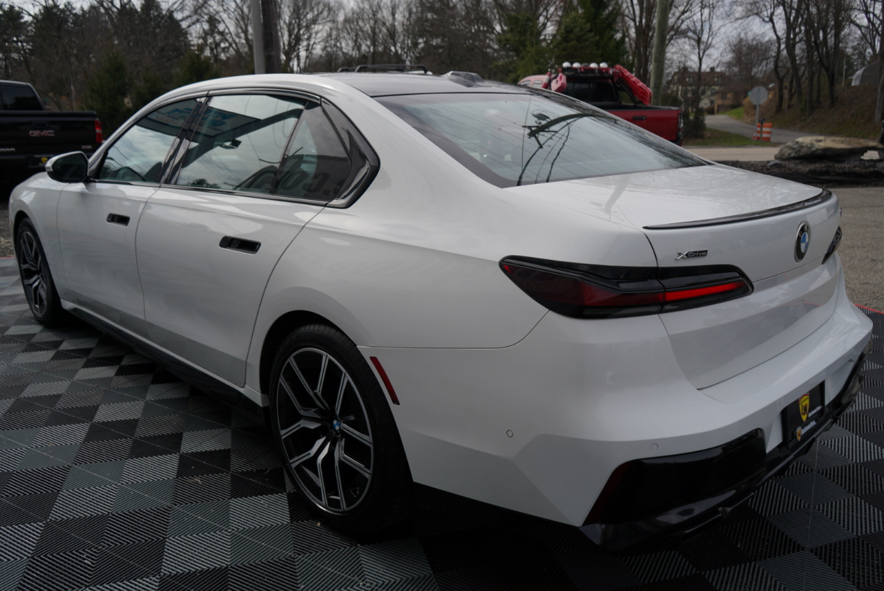 BMW 7 Series 760i xDrive Sedan 2023