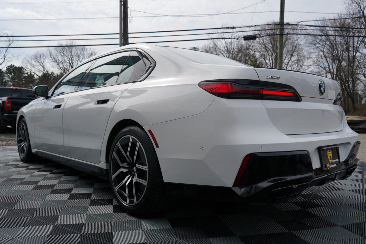 BMW 7 Series 760i xDrive Sedan 2023