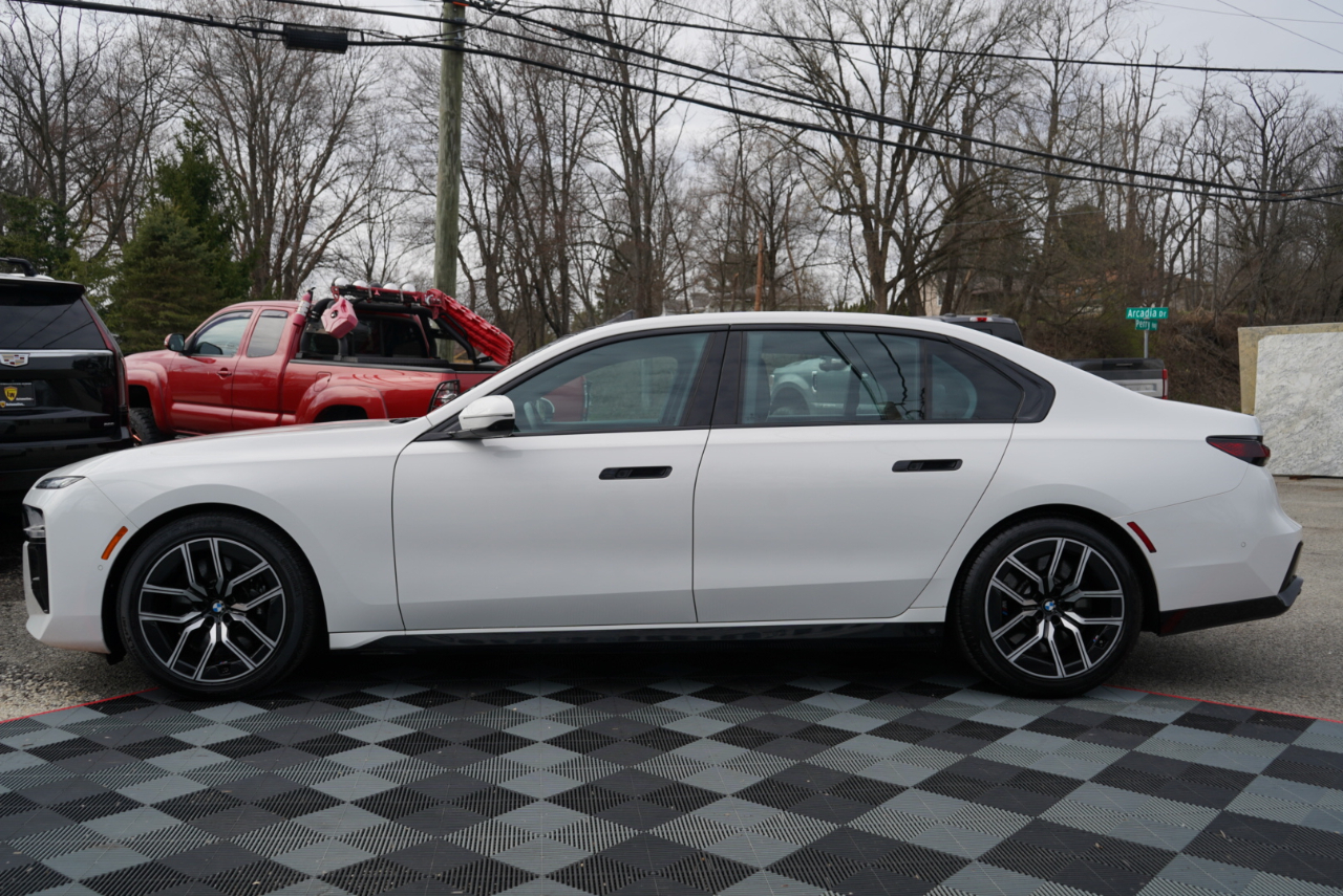BMW 7 Series 760i xDrive Sedan 2023