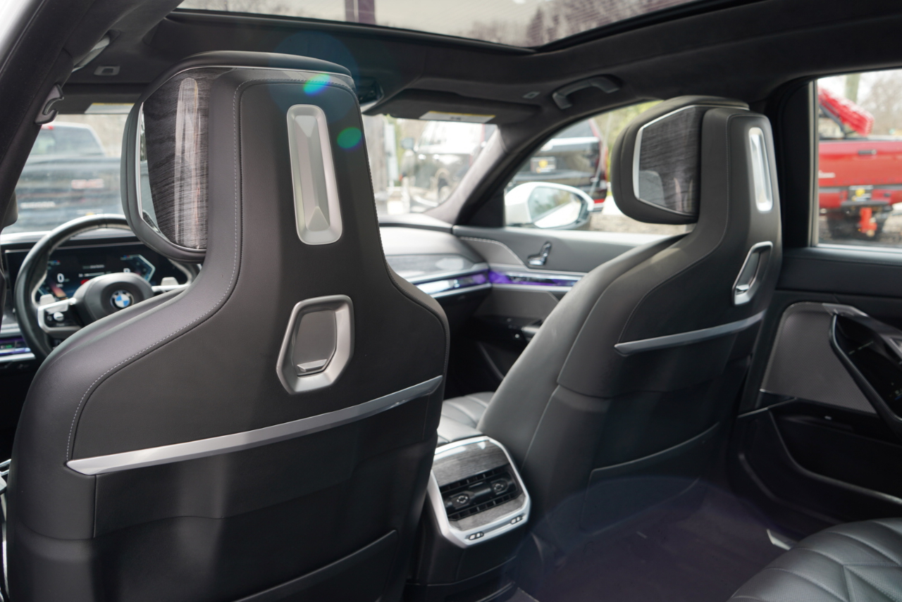 BMW 7 Series 760i xDrive Sedan 2023