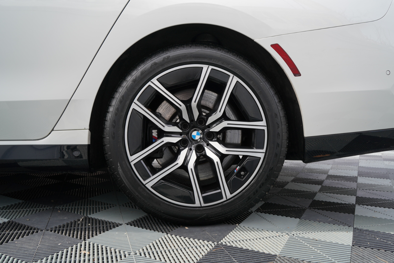 BMW 7 Series 760i xDrive Sedan 2023