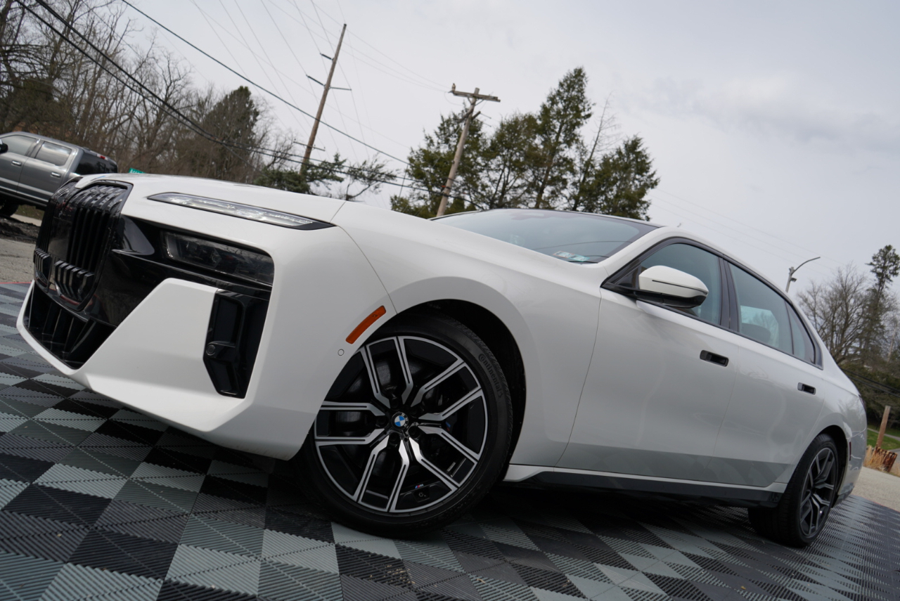 BMW 7 Series 760i xDrive Sedan 2023