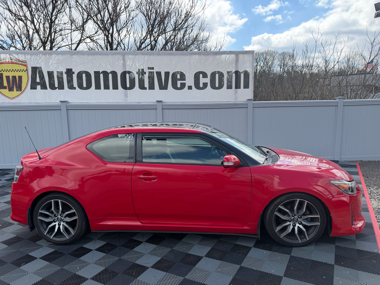 Scion tC 2dr HB Man (Natl) 2015