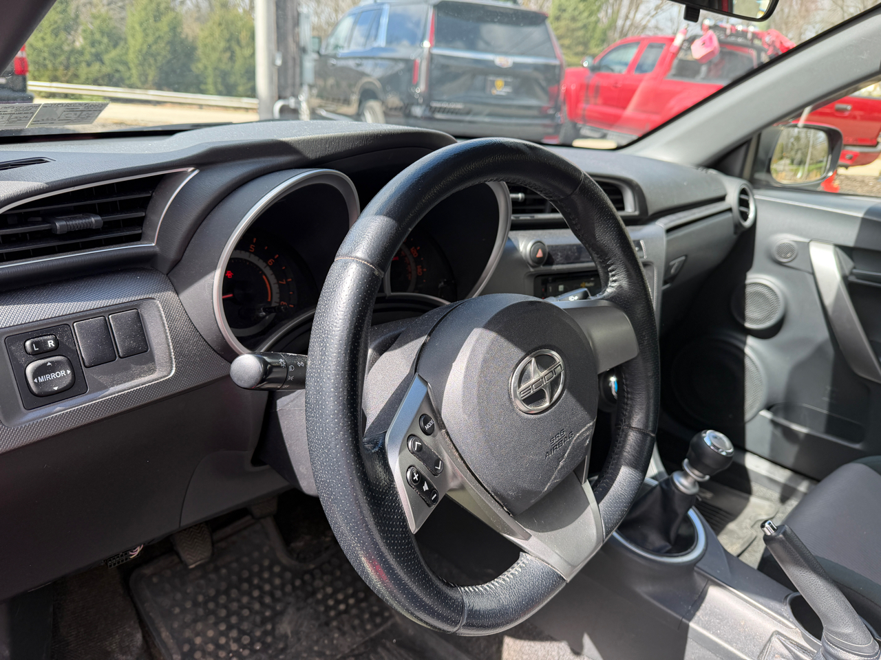 Scion tC 2dr HB Man (Natl) 2015