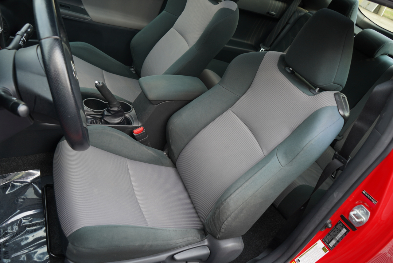 Scion tC 2dr HB Man (Natl) 2015