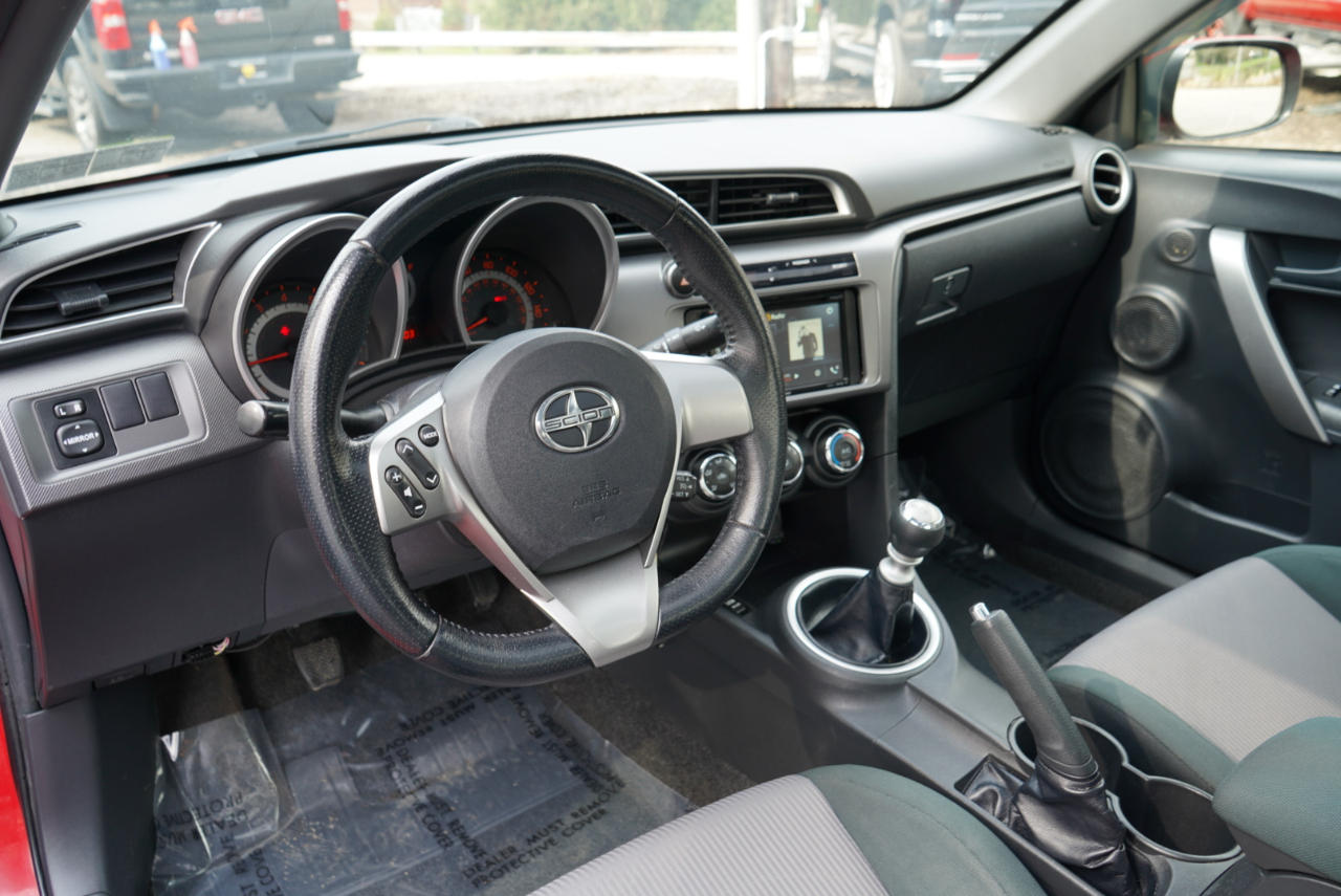 Scion tC 2dr HB Man (Natl) 2015