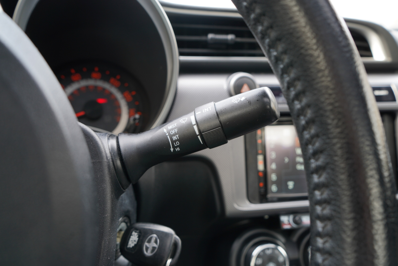 Scion tC 2dr HB Man (Natl) 2015