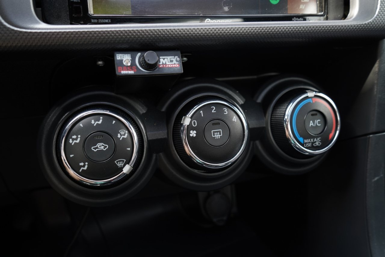 Scion tC 2dr HB Man (Natl) 2015