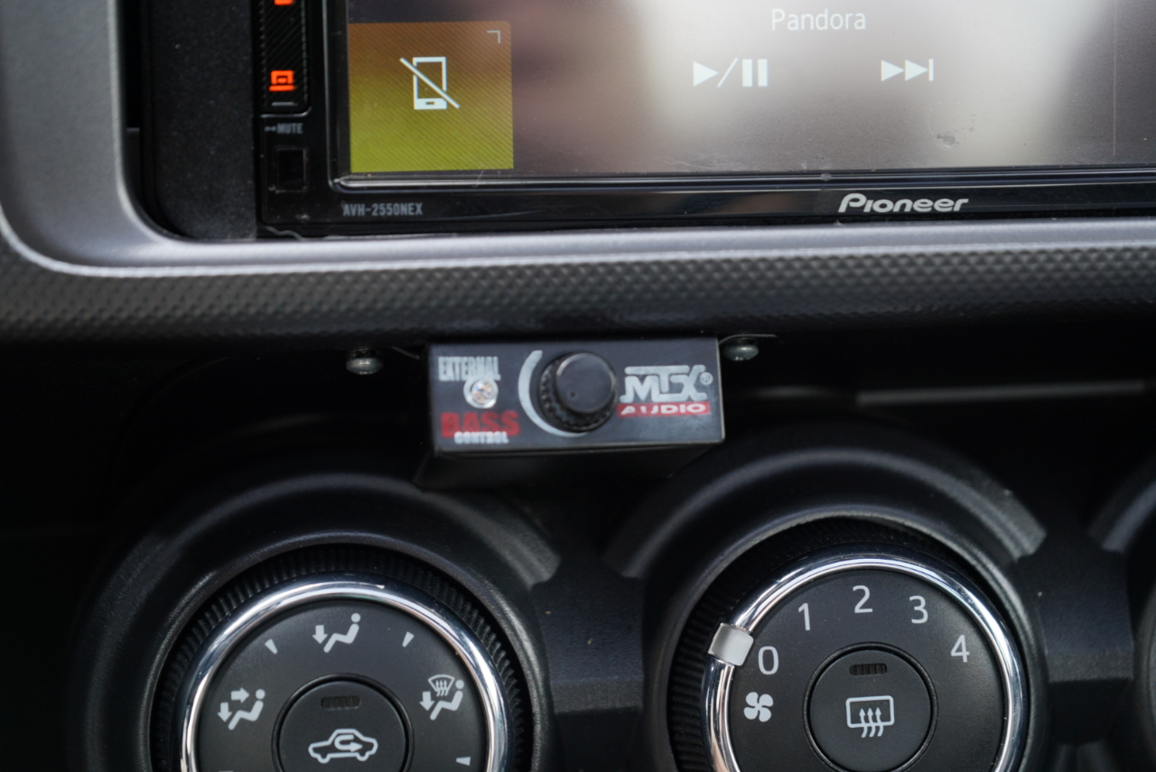 Scion tC 2dr HB Man (Natl) 2015