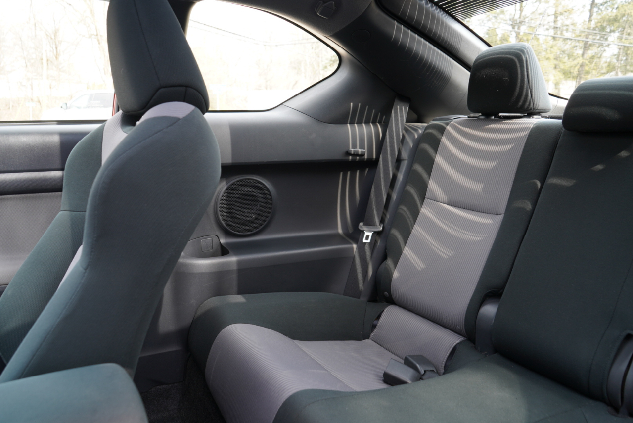 Scion tC 2dr HB Man (Natl) 2015