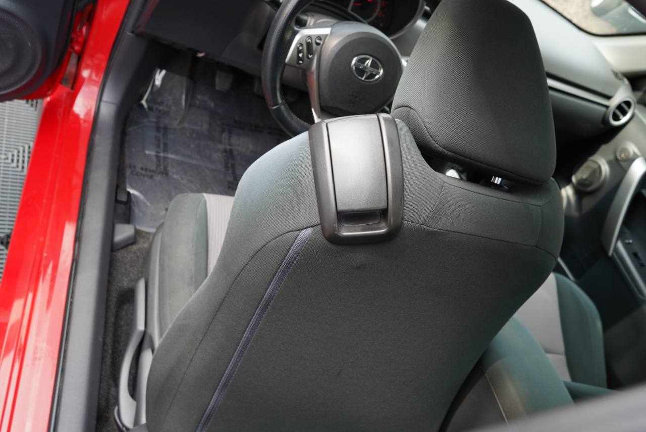 Scion tC 2dr HB Man (Natl) 2015