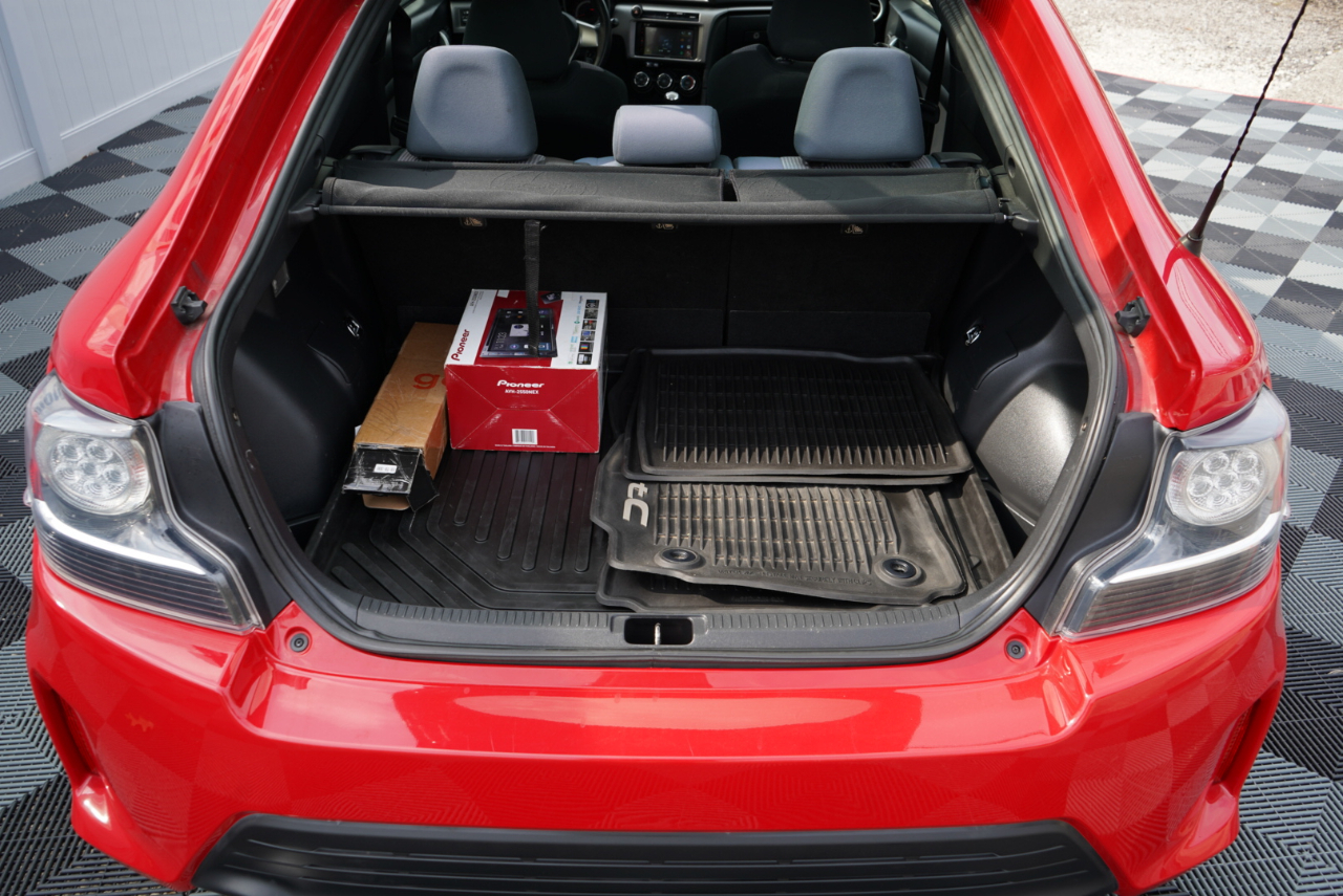 Scion tC 2dr HB Man (Natl) 2015