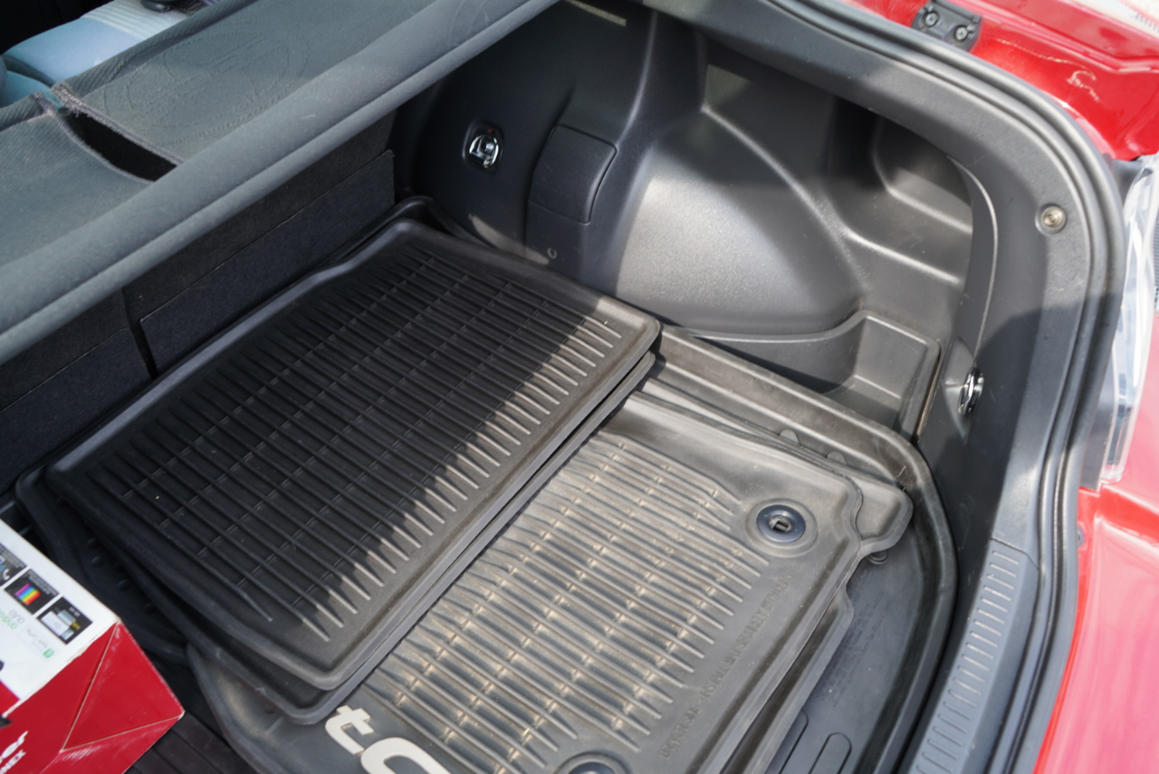 Scion tC 2dr HB Man (Natl) 2015