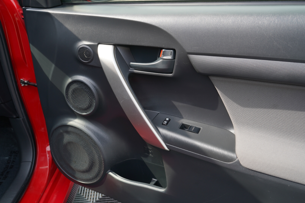 Scion tC 2dr HB Man (Natl) 2015