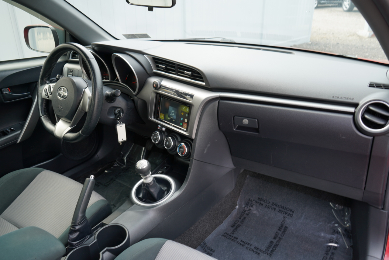 Scion tC 2dr HB Man (Natl) 2015