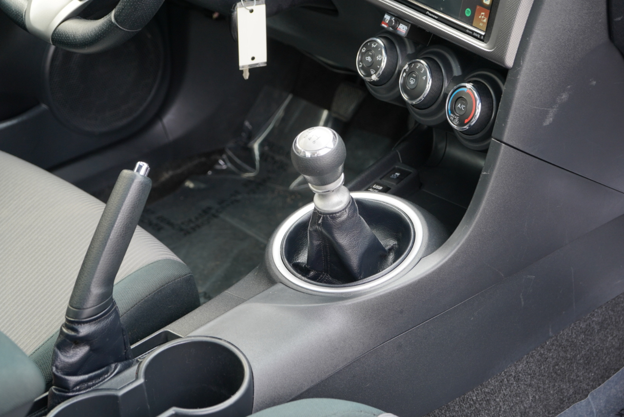 Scion tC 2dr HB Man (Natl) 2015