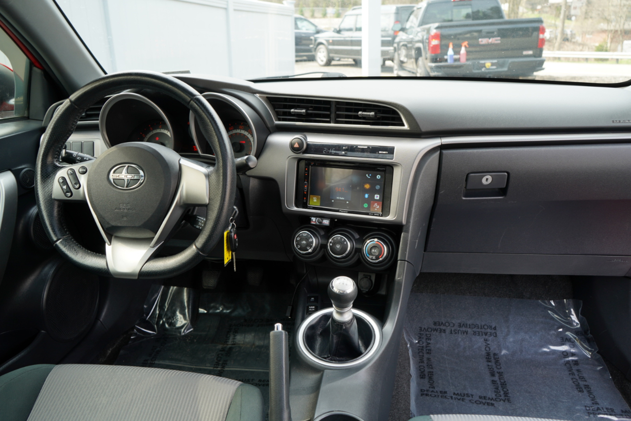 Scion tC 2dr HB Man (Natl) 2015