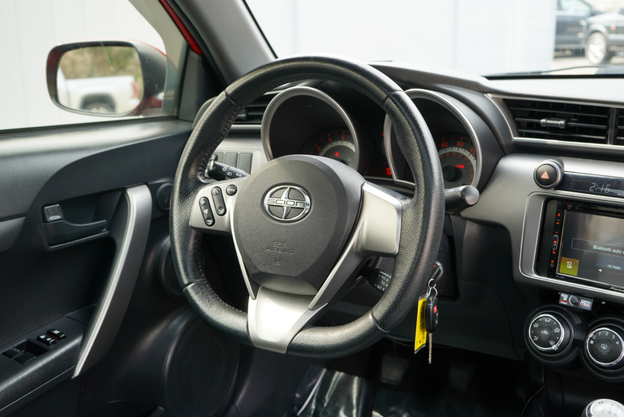 Scion tC 2dr HB Man (Natl) 2015