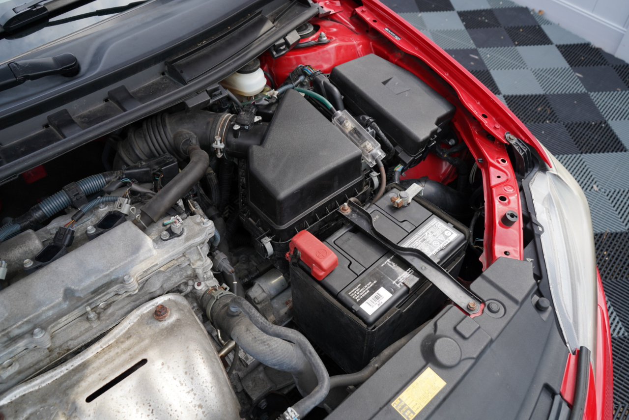 Scion tC 2dr HB Man (Natl) 2015