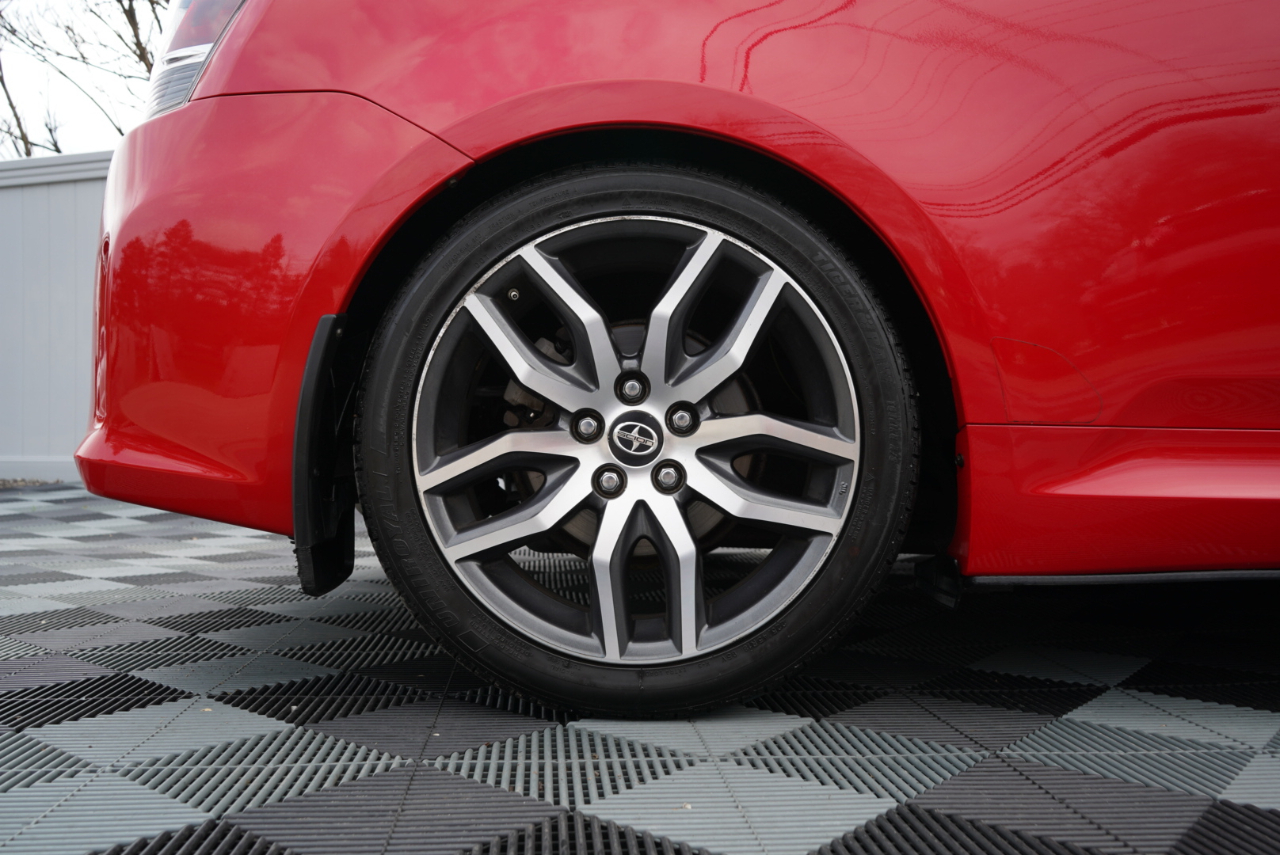 Scion tC 2dr HB Man (Natl) 2015