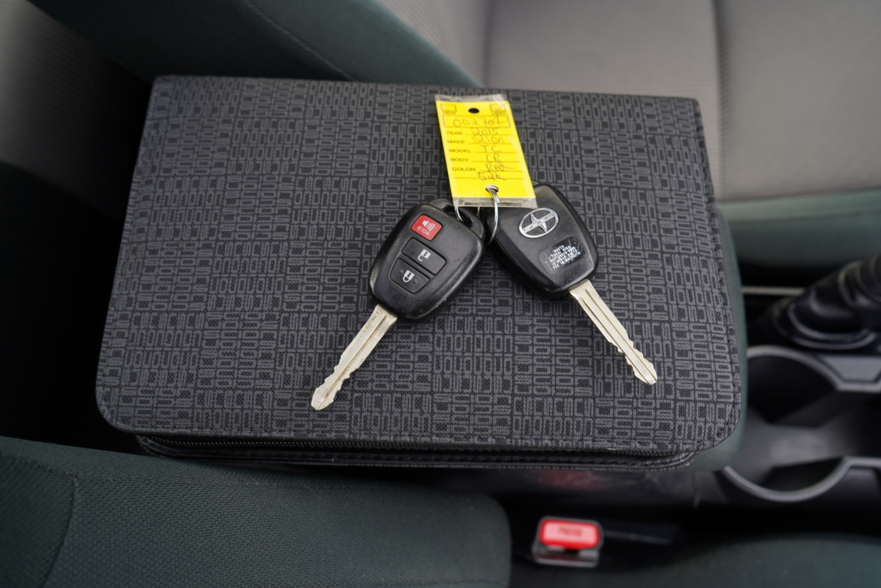 Scion tC 2dr HB Man (Natl) 2015