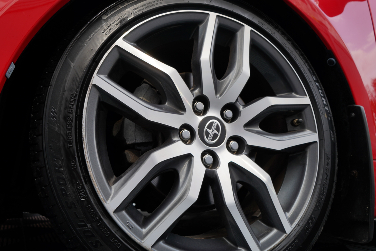 Scion tC 2dr HB Man (Natl) 2015