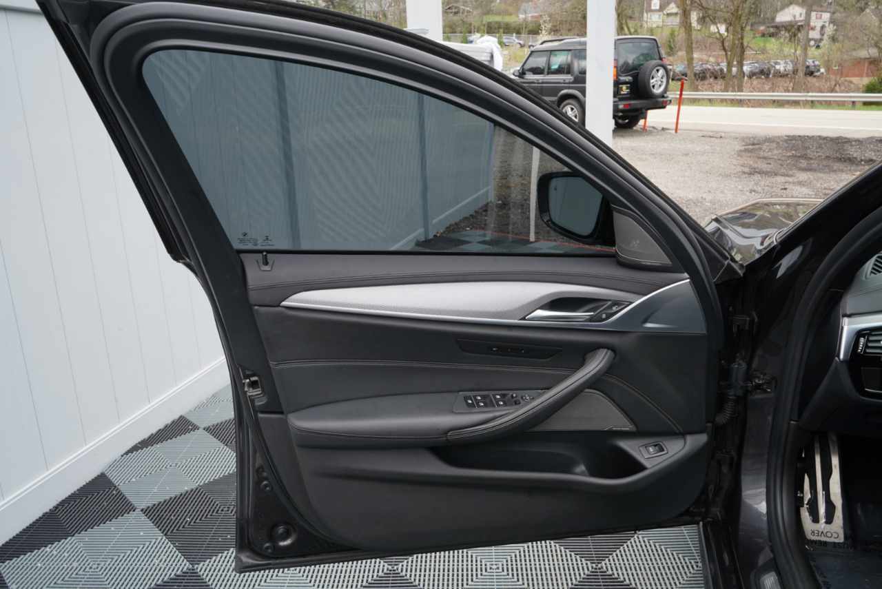 BMW 5 Series M550i xDrive Sedan 2019