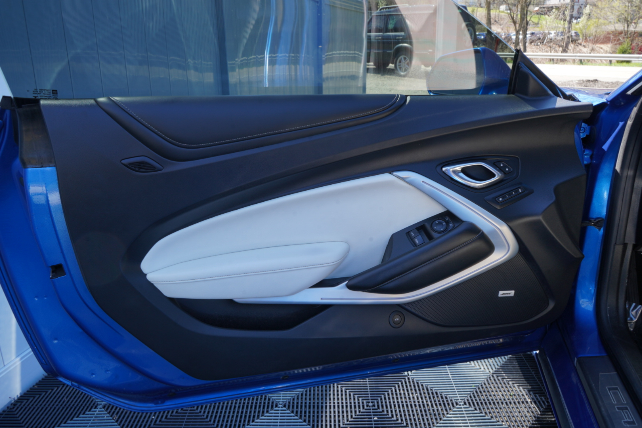 Chevrolet Camaro 2dr Cpe 2SS 2017