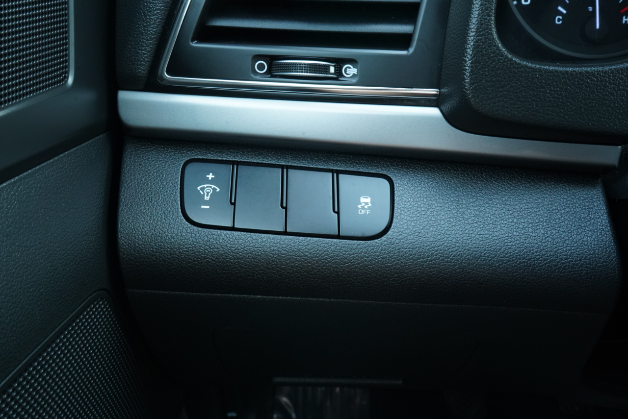 Hyundai Elantra  2018